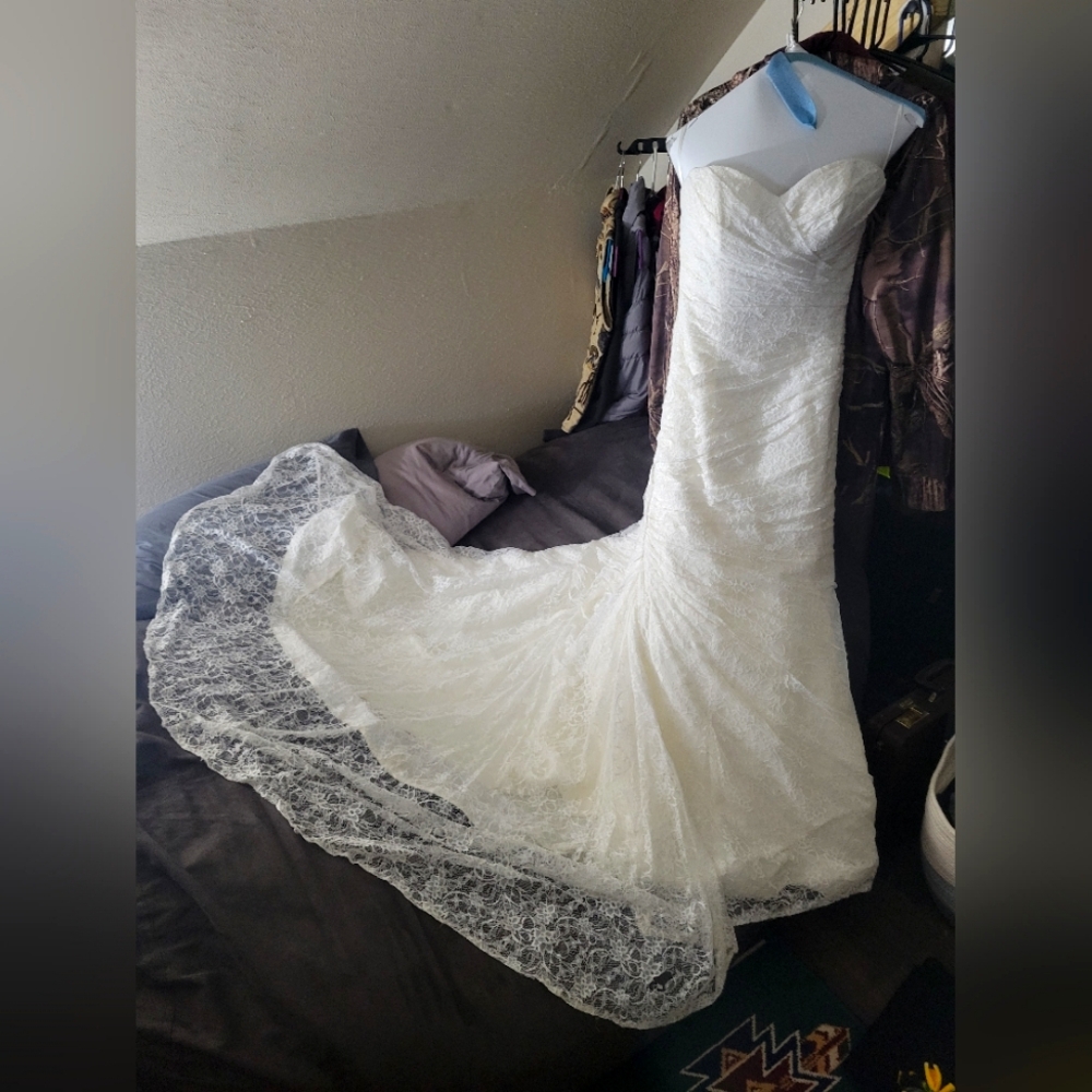 Elegant White Lace Wedding Dress